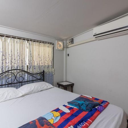 7 Holder Guesthouse Bangkok Esterno foto