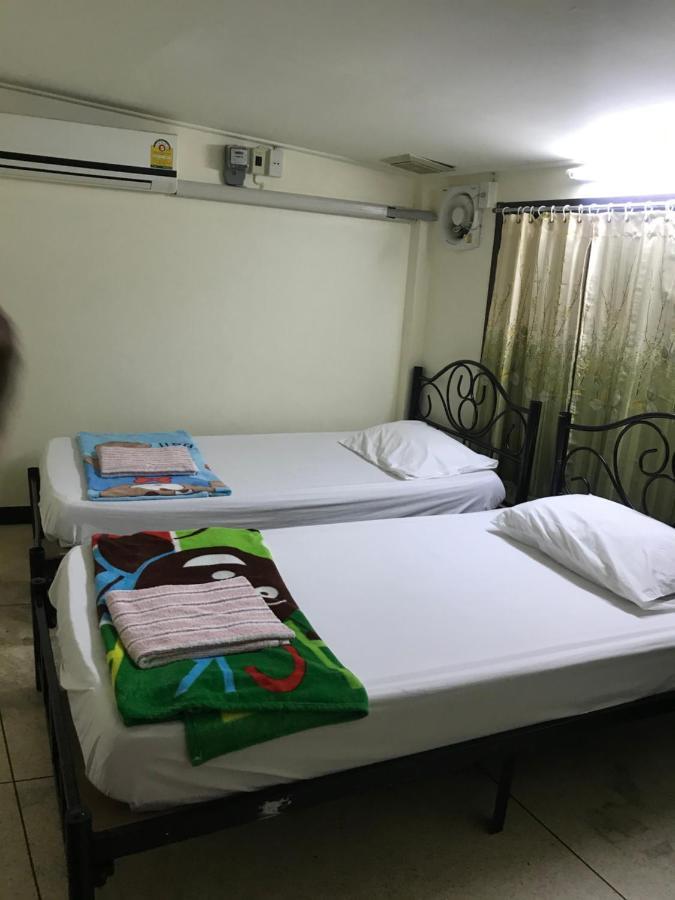 7 Holder Guesthouse Bangkok Esterno foto