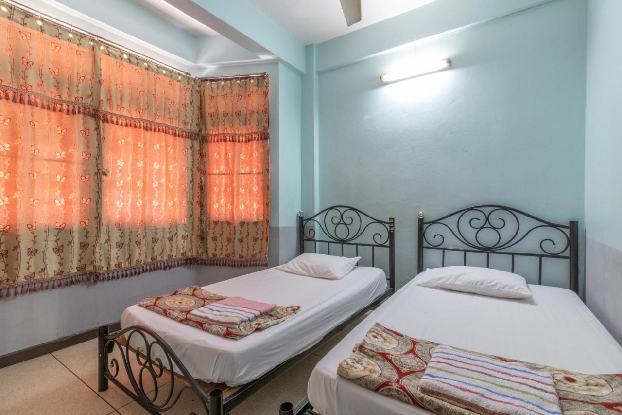 7 Holder Guesthouse Bangkok Esterno foto