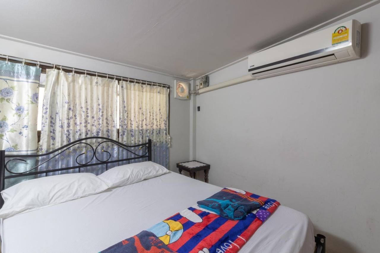 7 Holder Guesthouse Bangkok Esterno foto