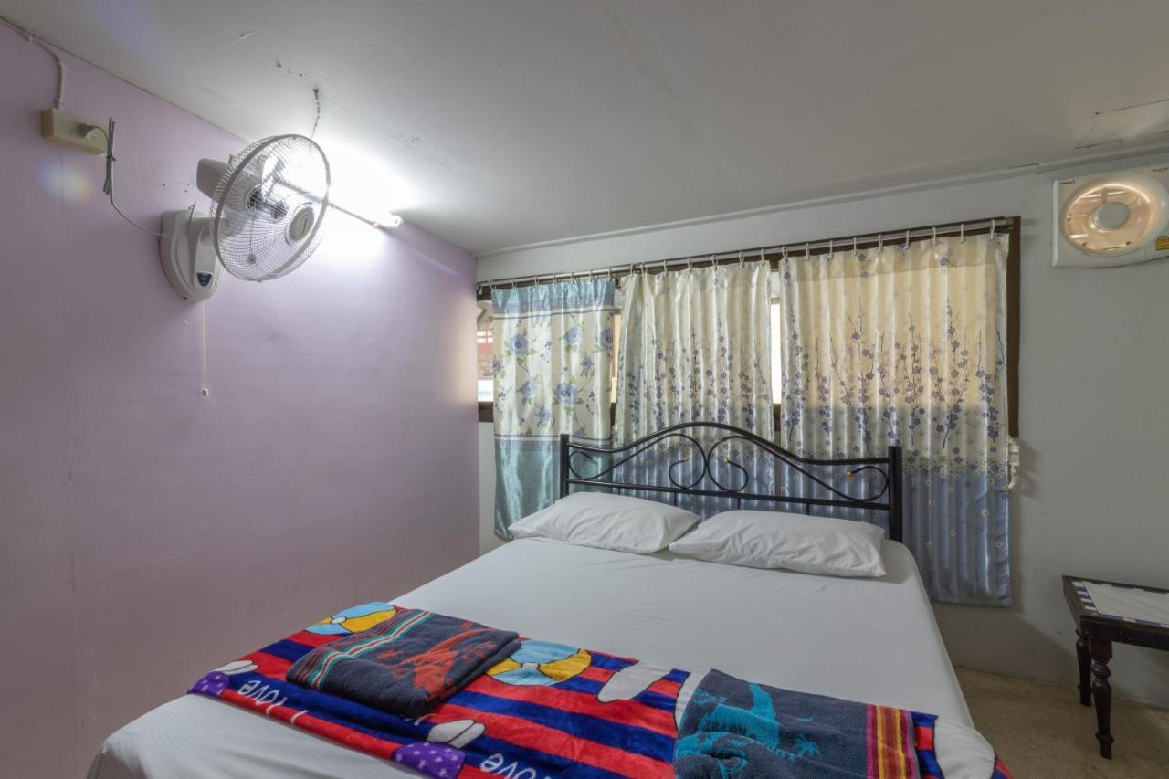 7 Holder Guesthouse Bangkok Esterno foto