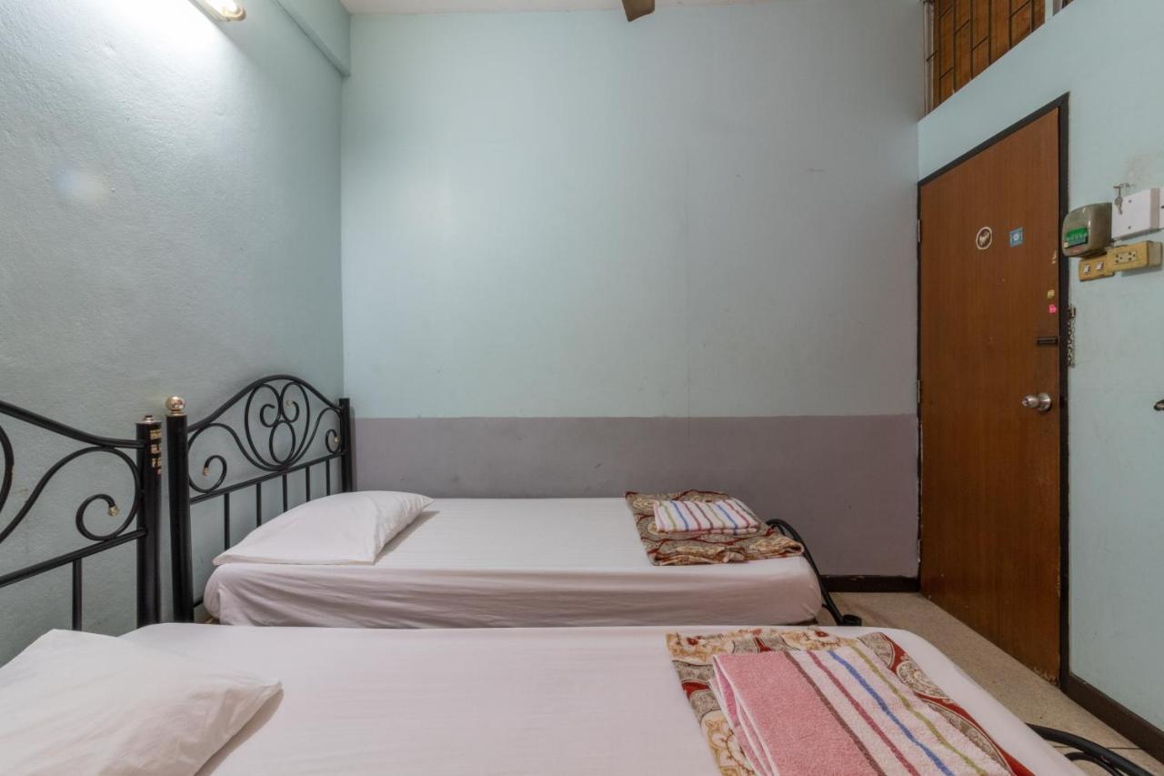 7 Holder Guesthouse Bangkok Esterno foto