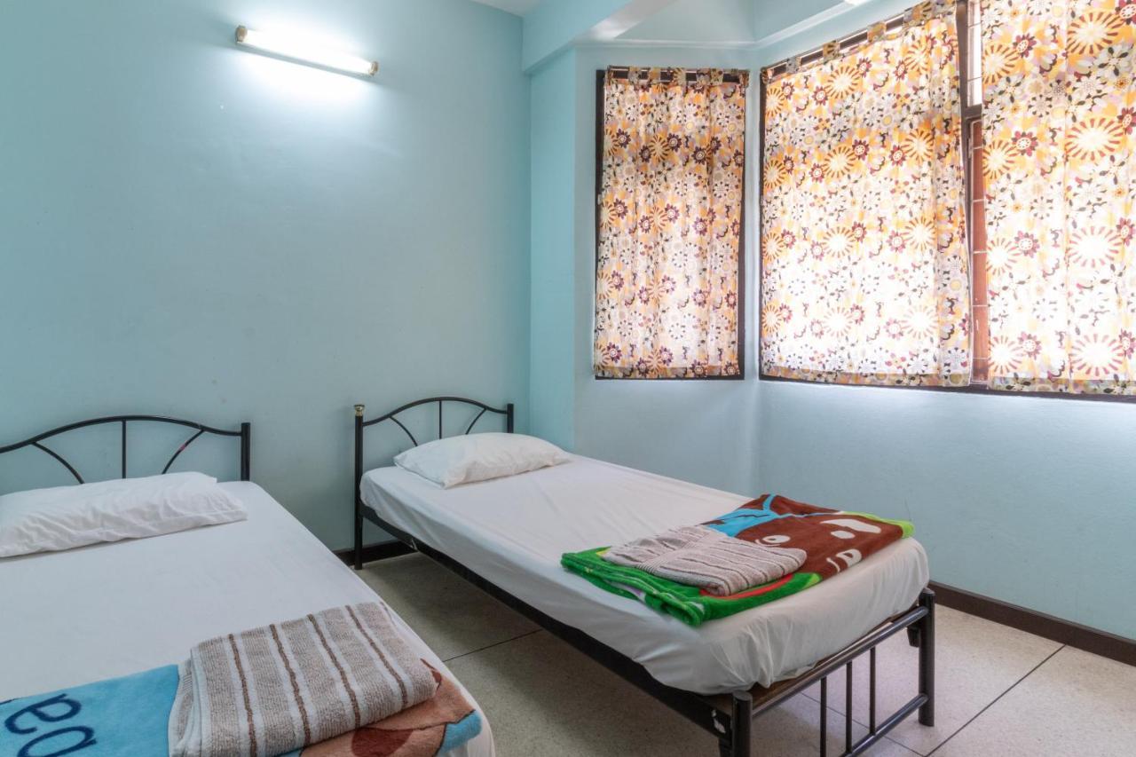 7 Holder Guesthouse Bangkok Esterno foto