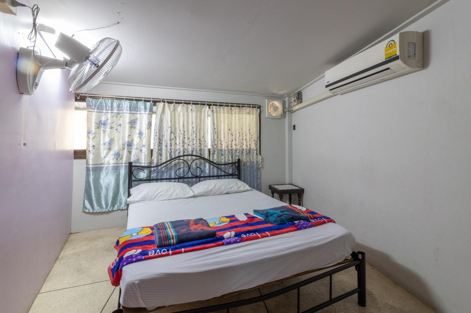 7 Holder Guesthouse Bangkok Esterno foto